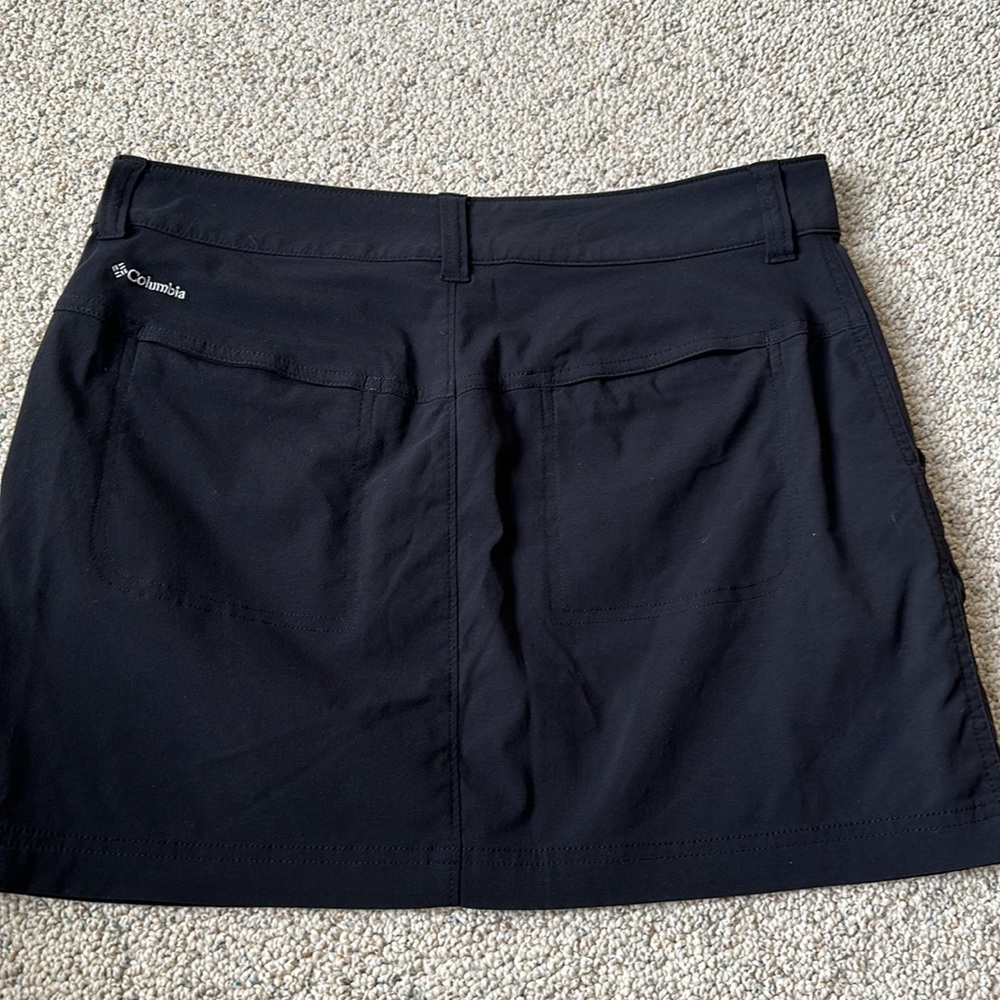 Columbia Size 8 Omni-shield skirt w/ mesh pockets. Great for over bathing suit. - Picture 6 of 9